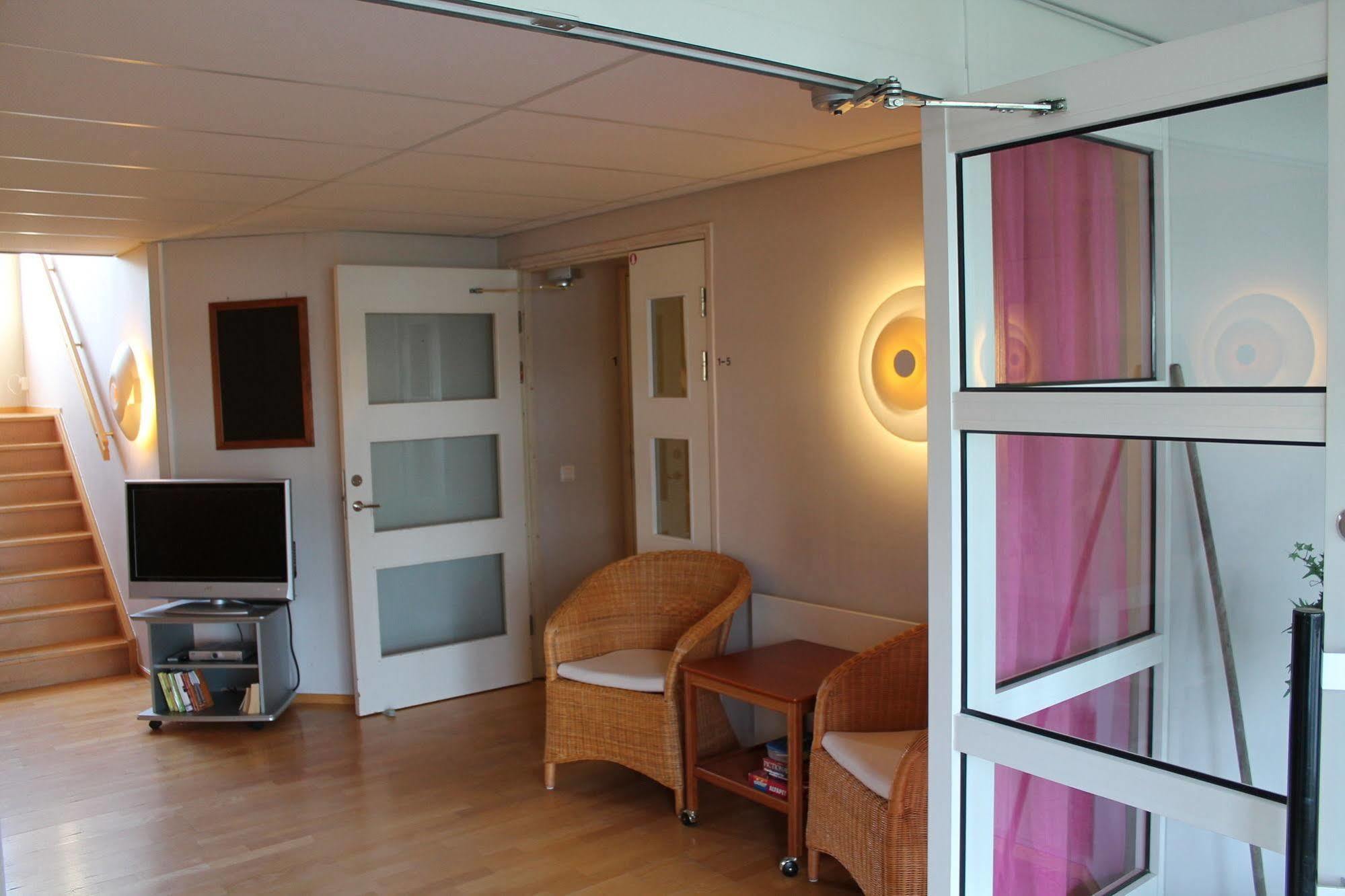 Hotell Sjovillan Upplands-Väsby Esterno foto