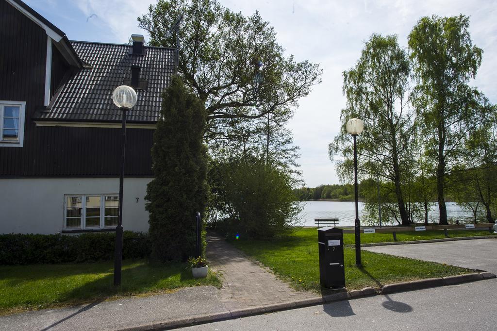 Hotell Sjoevillan Upplands-Väsby Esterno foto