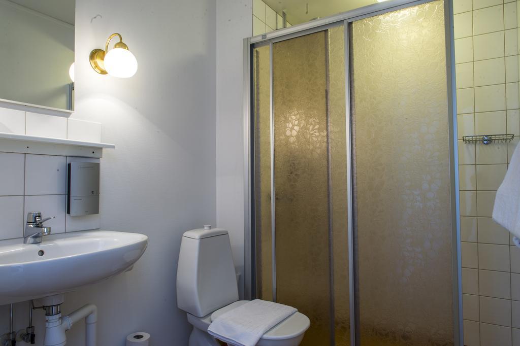 Hotell Sjoevillan Upplands-Väsby Esterno foto