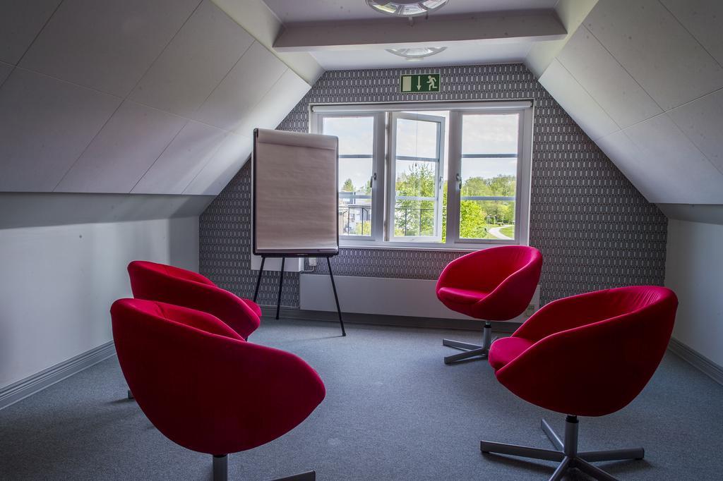 Hotell Sjoevillan Upplands-Väsby Esterno foto