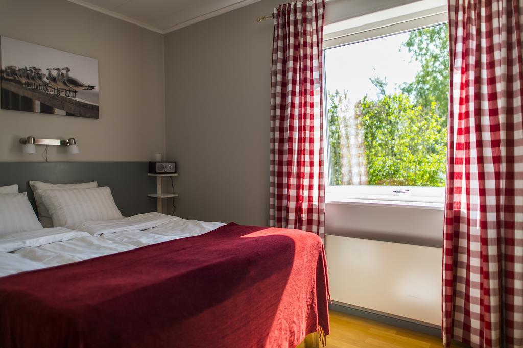 Hotell Sjoevillan Upplands-Väsby Esterno foto