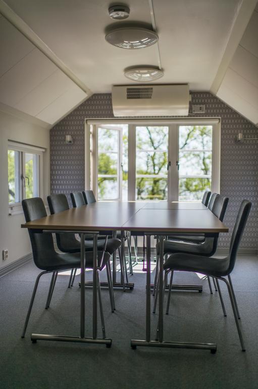 Hotell Sjoevillan Upplands-Väsby Esterno foto