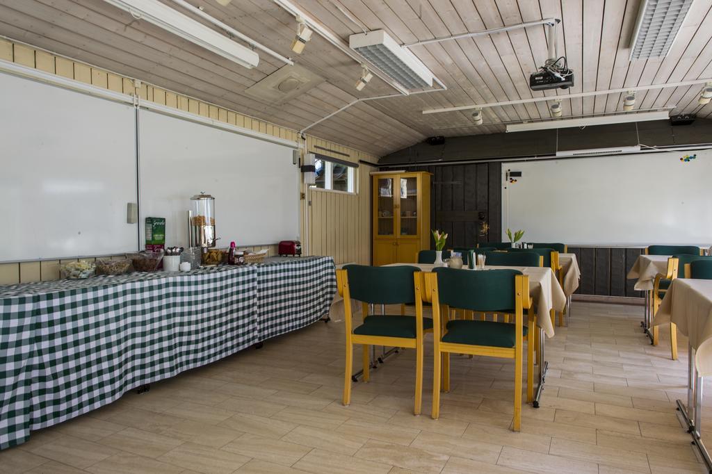 Hotell Sjoevillan Upplands-Väsby Esterno foto