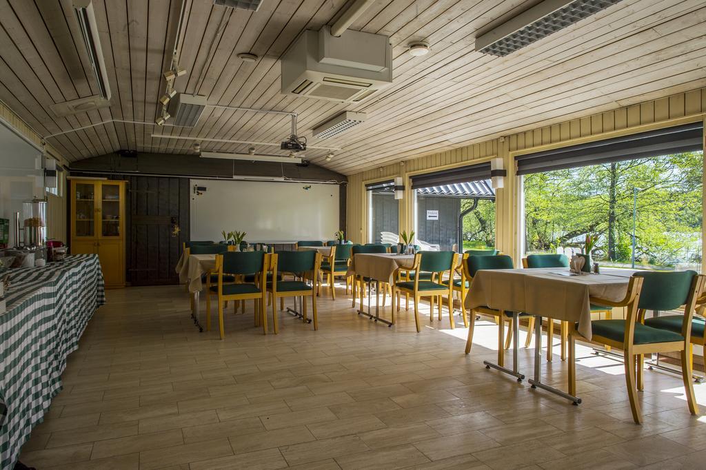 Hotell Sjoevillan Upplands-Väsby Esterno foto
