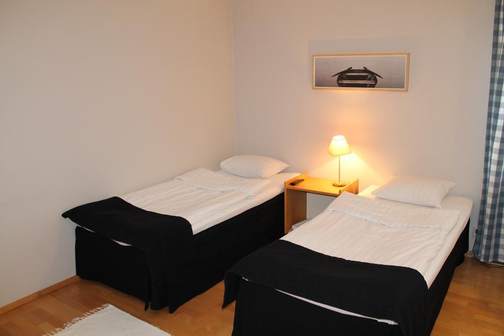 Hotell Sjoevillan Upplands-Väsby Esterno foto