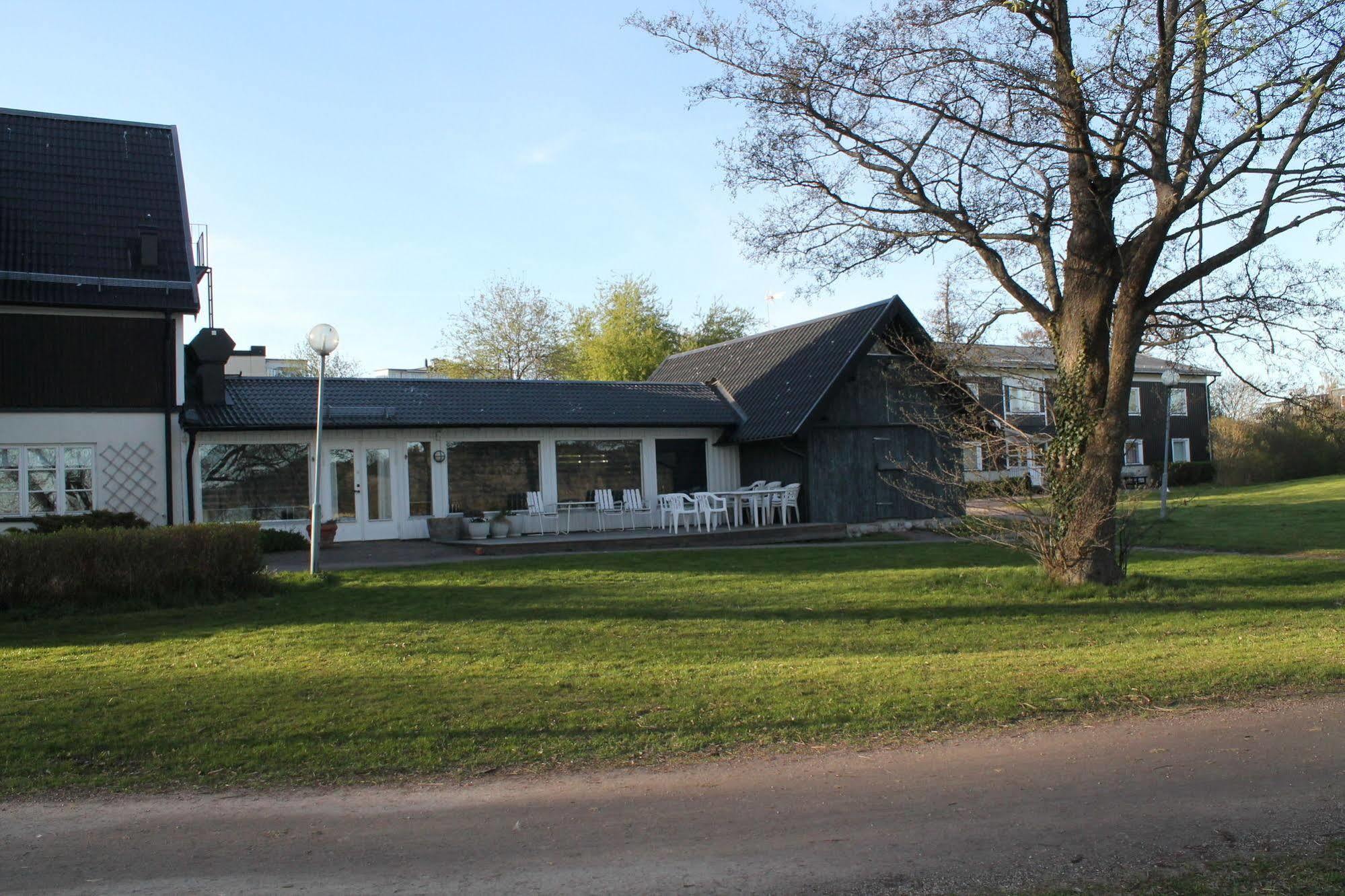 Hotell Sjoevillan Upplands-Väsby Esterno foto