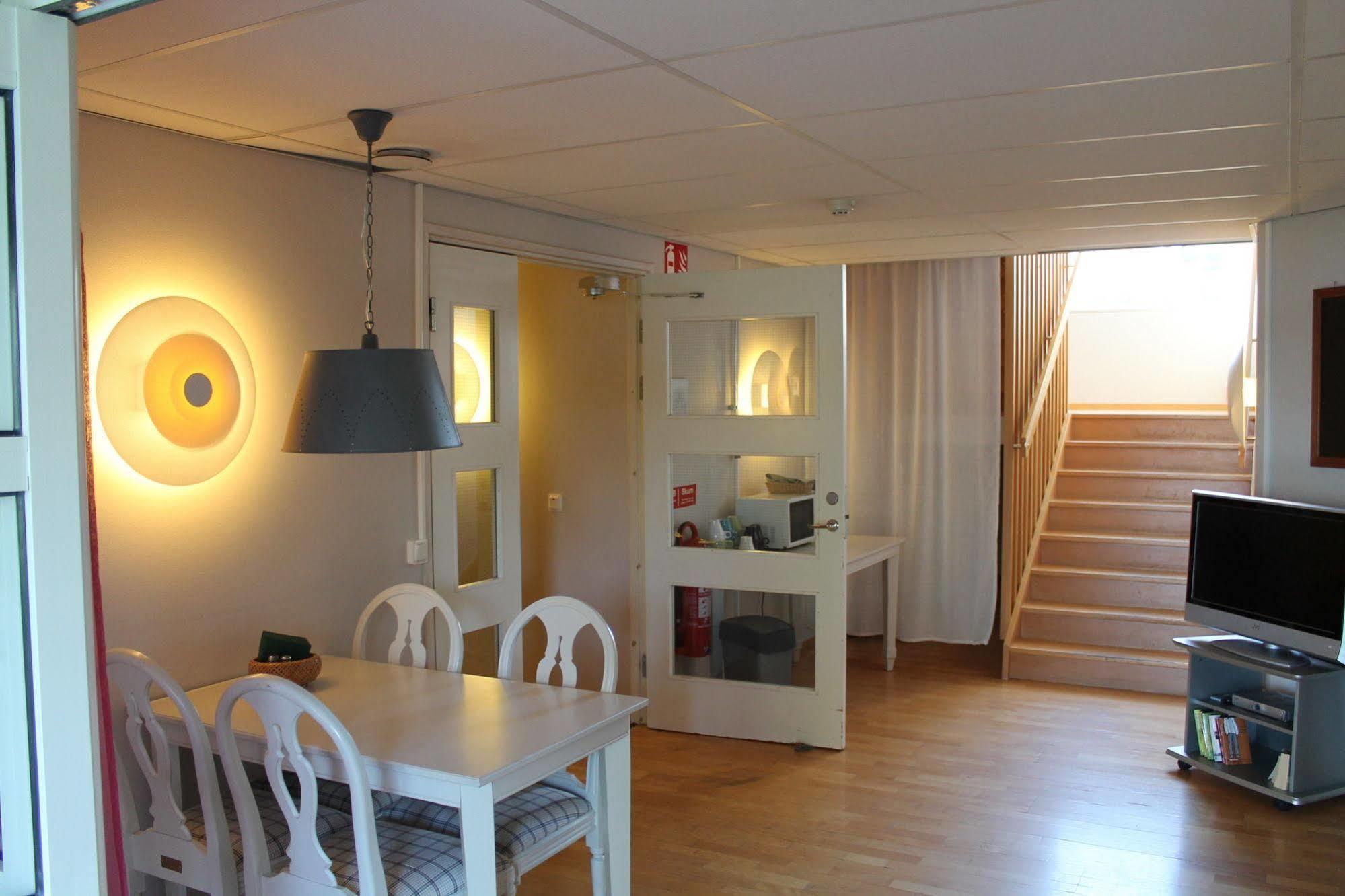 Hotell Sjoevillan Upplands-Väsby Esterno foto
