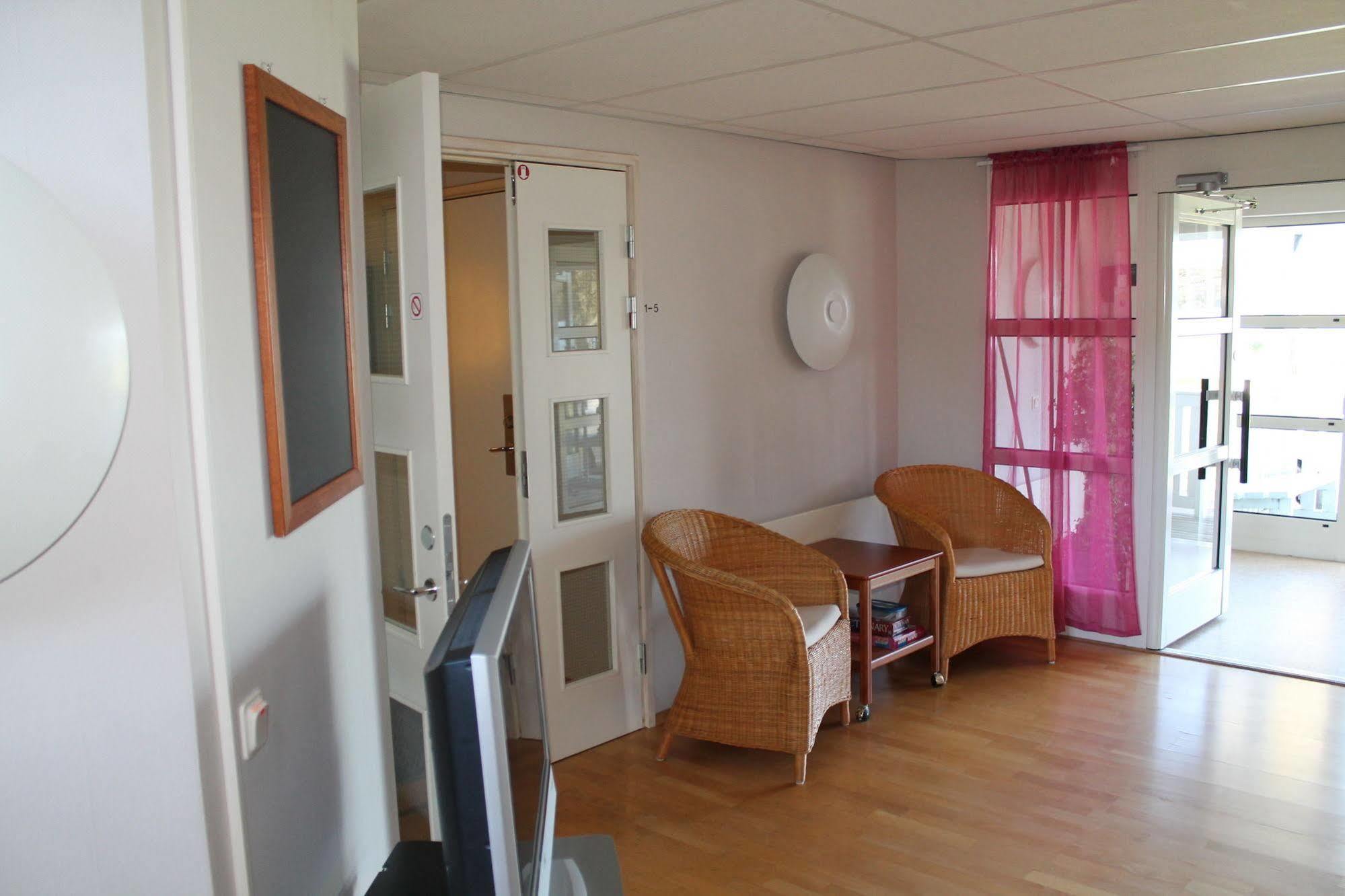 Hotell Sjoevillan Upplands-Väsby Esterno foto