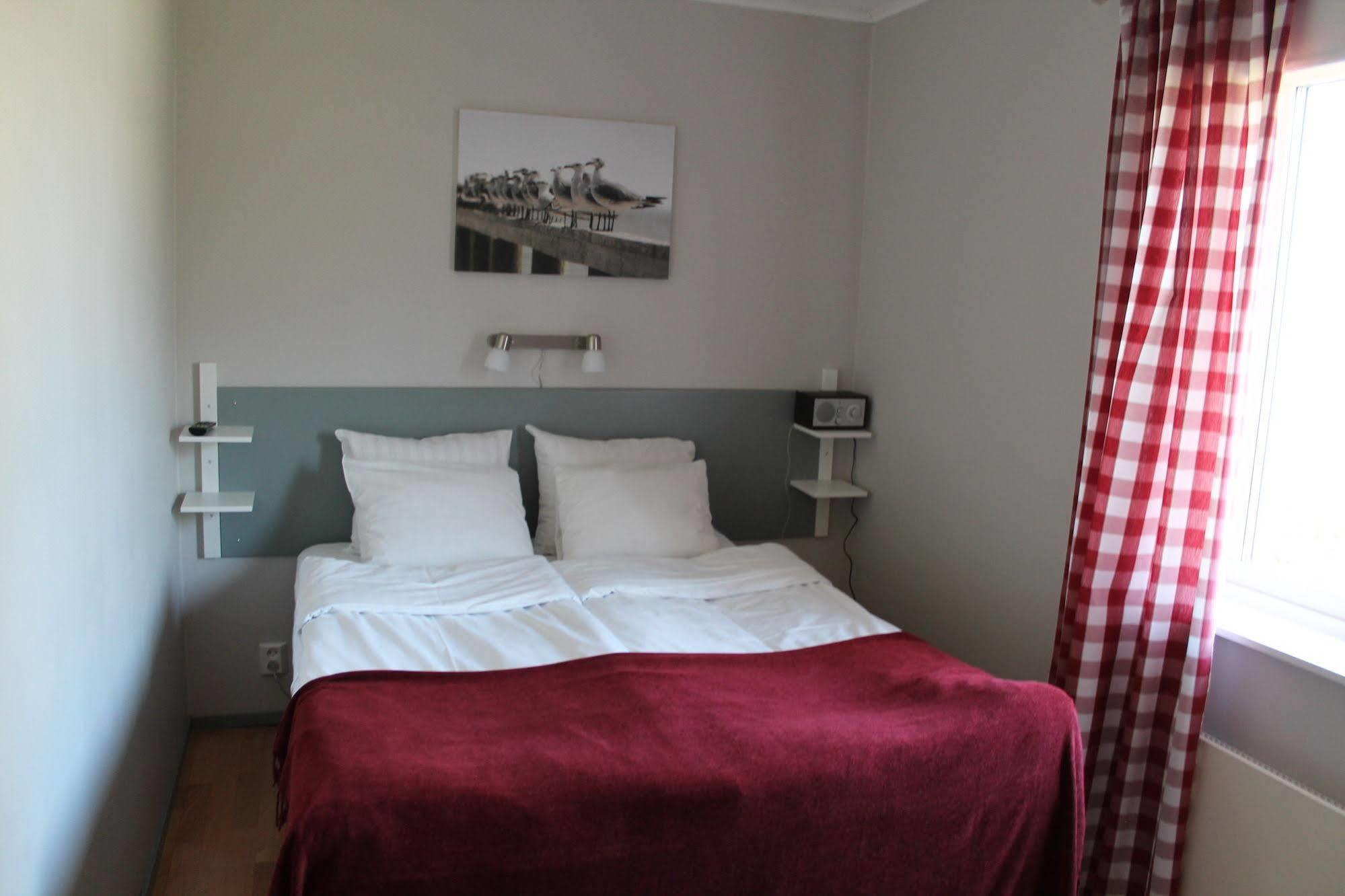 Hotell Sjoevillan Upplands-Väsby Esterno foto