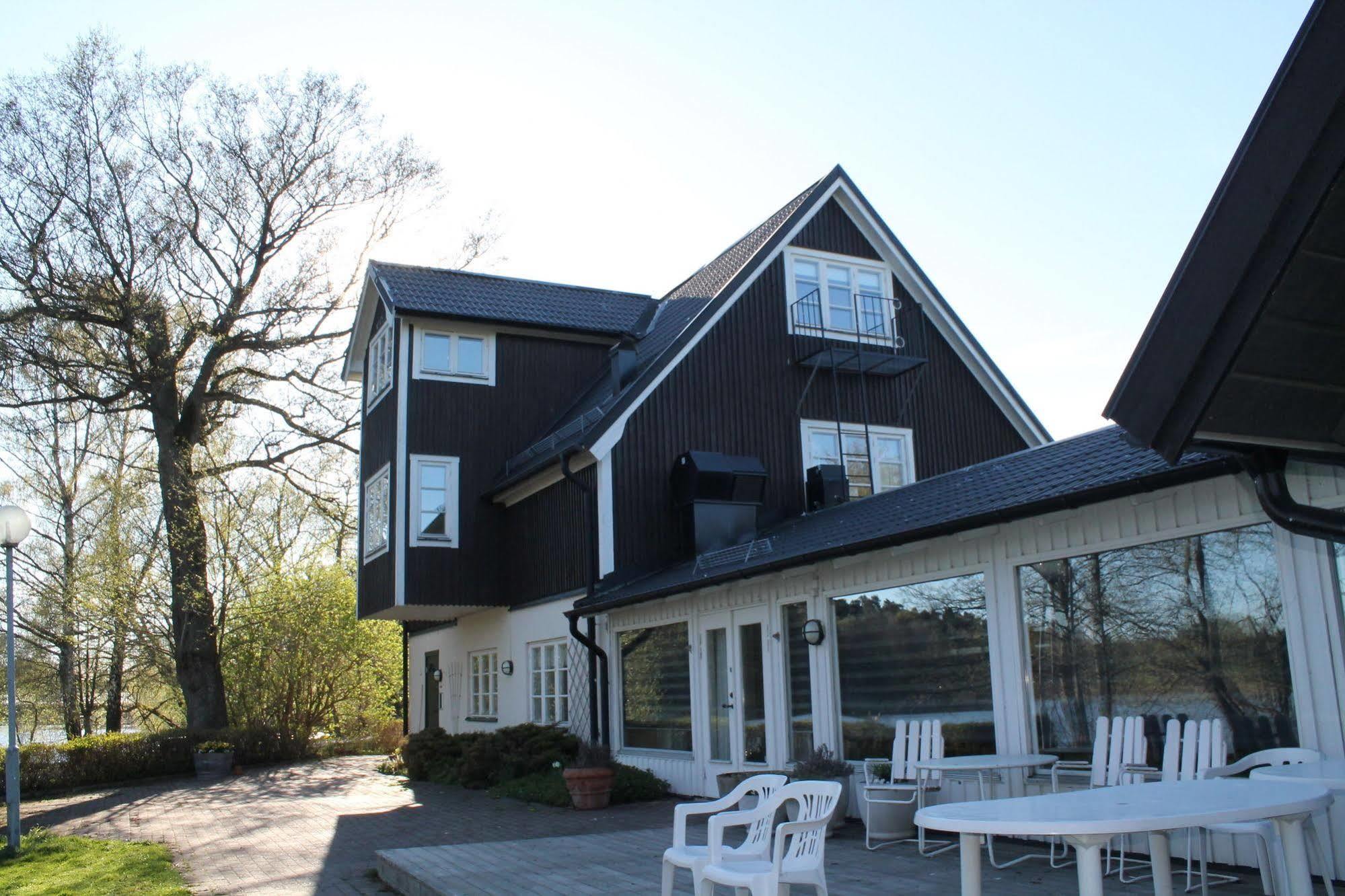 Hotell Sjoevillan Upplands-Väsby Esterno foto