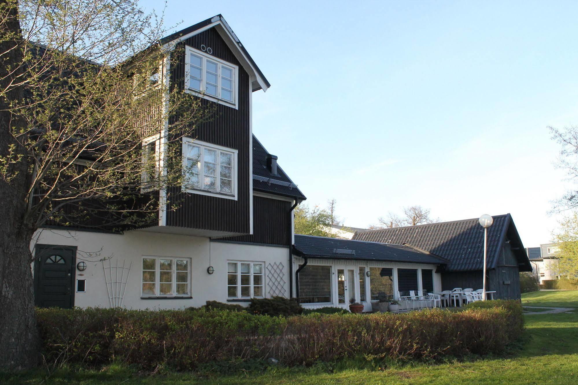 Hotell Sjoevillan Upplands-Väsby Esterno foto