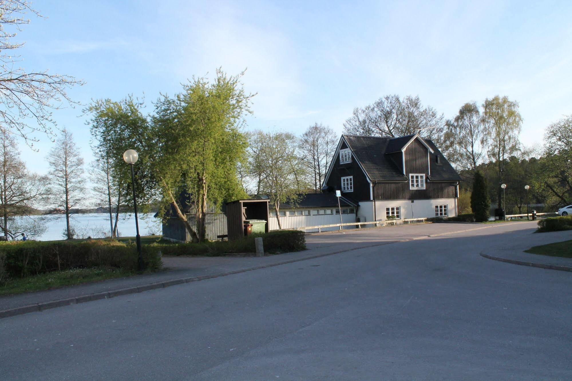 Hotell Sjoevillan Upplands-Väsby Esterno foto