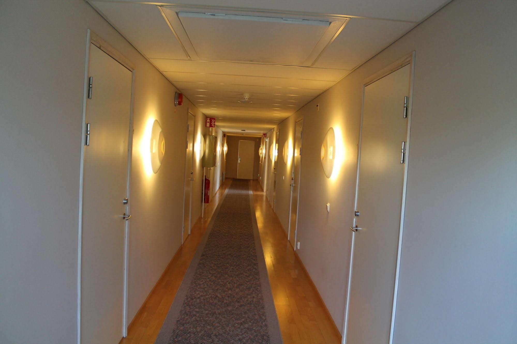 Hotell Sjoevillan Upplands-Väsby Esterno foto